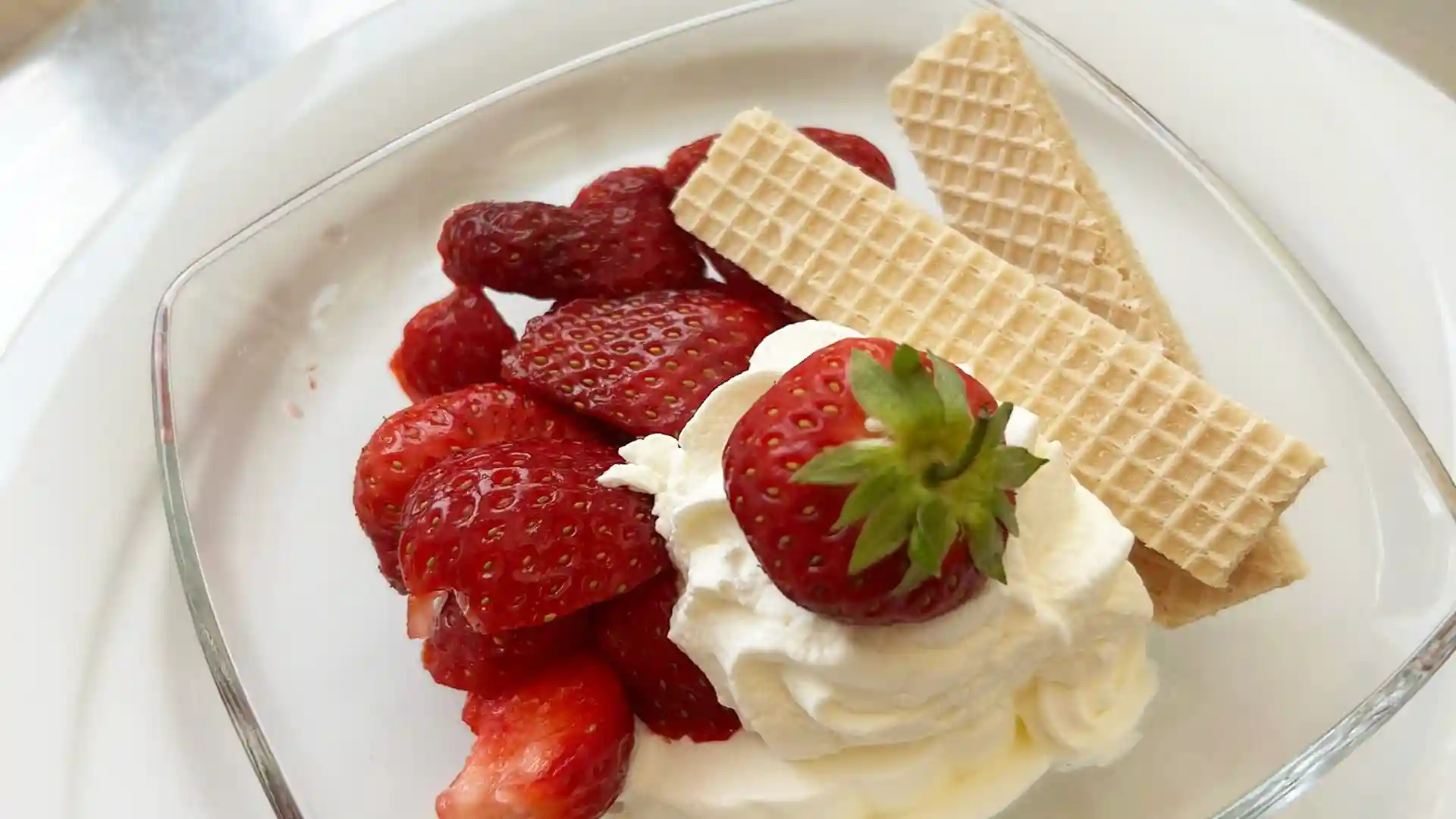 Erdbeerzeit, Erdbeeren mit Sahne